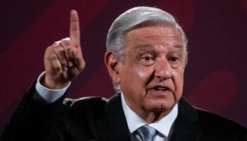 No prosperará búsqueda de quienes difundieron contratos de Xóchitl: AMLO