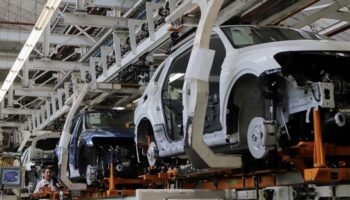 México recauda récord de impuestos de la industria automotriz: SAT