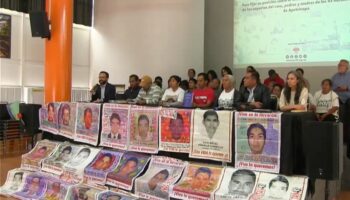 'Nos sentimos tristes y preocupadas por no alcanzar verdad': madres y padres de 43 de Ayotzinapa