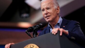 Biden pide prohibir armas semiautomáticas y a los pocos minutos se registra balacera en EU: Esquivel
