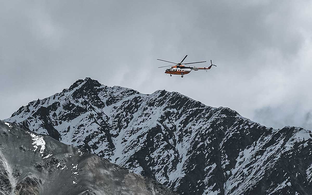 They identify the Mexicans who died when their helicopter crashed near Everest.