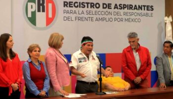‘Juanito' se registra como aspirante del Frente Amplio por México