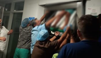 Niña de 6 años muere en IMSS prensada por elevador | Video