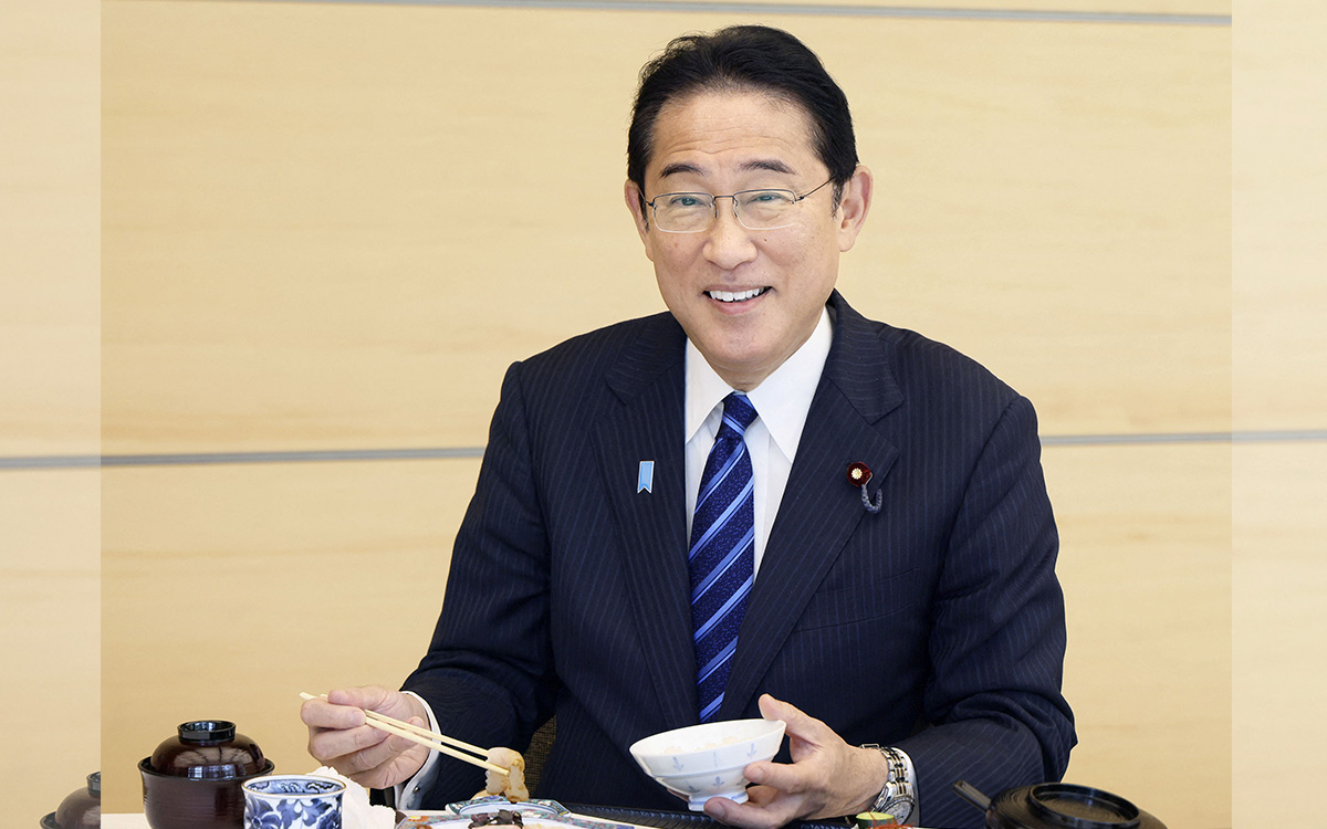 Video |  Japanese Prime Minister eats fish from Fukushima;  “safe and tasty”