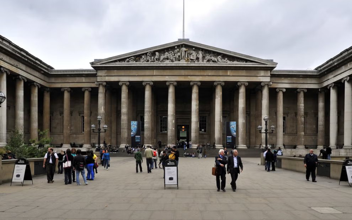 Man stabbed outside British Museum