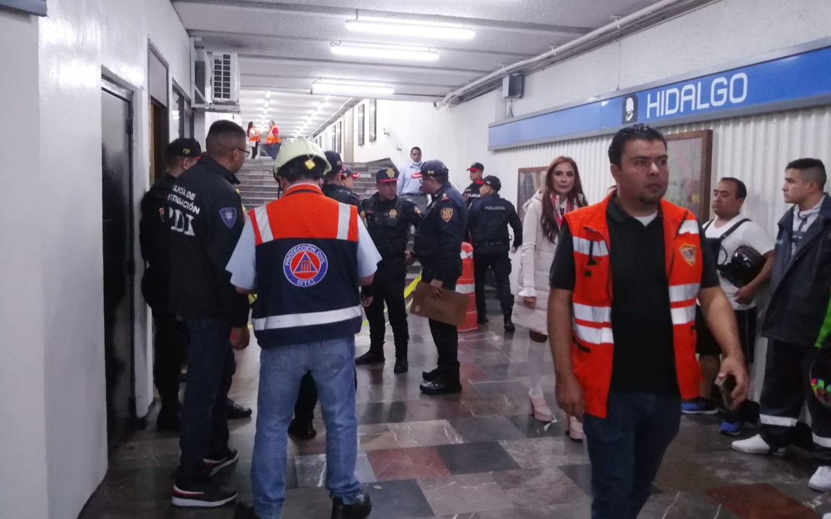 Dos jóvenes, hombre y mujer, son arrollados por el tren en Metro Hidalgo Aristegui Noticias Dos jóvenes, hombre y mujer, son arrollados por el tren en Metro Hidalgo Aristegui Noticias