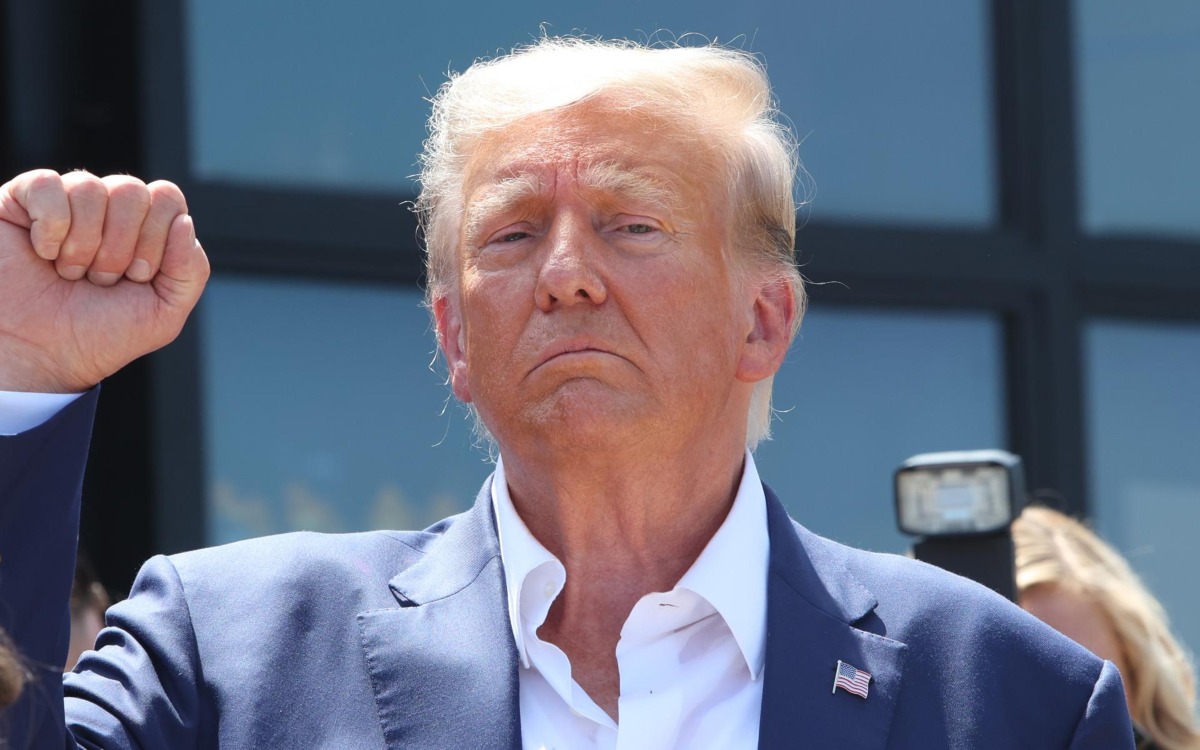 Trump asks for trial before 2026