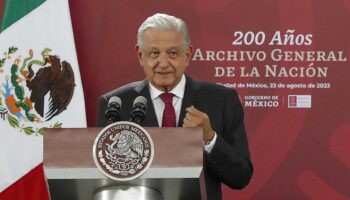 AMLO celebra 200 años del AGN y promete abrir los documentos