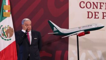 Pilotos de Mexicana reciben entre 40 a 250 mil pesos por compra: AMLO