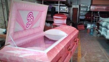 ¡Goodbye Barbie! Crean en Irapuato el Barbie ataúd