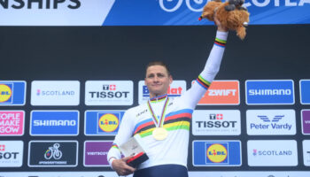 Mathieu Van der Poel se proclama campeón mundial en ciclismo de ruta | Video