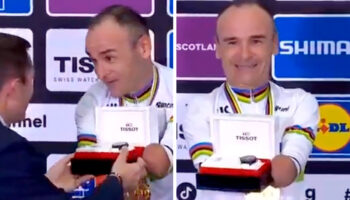 Videos | Reacción de ciclista paralímpico sin manos al recibir reloj pulsera como premio