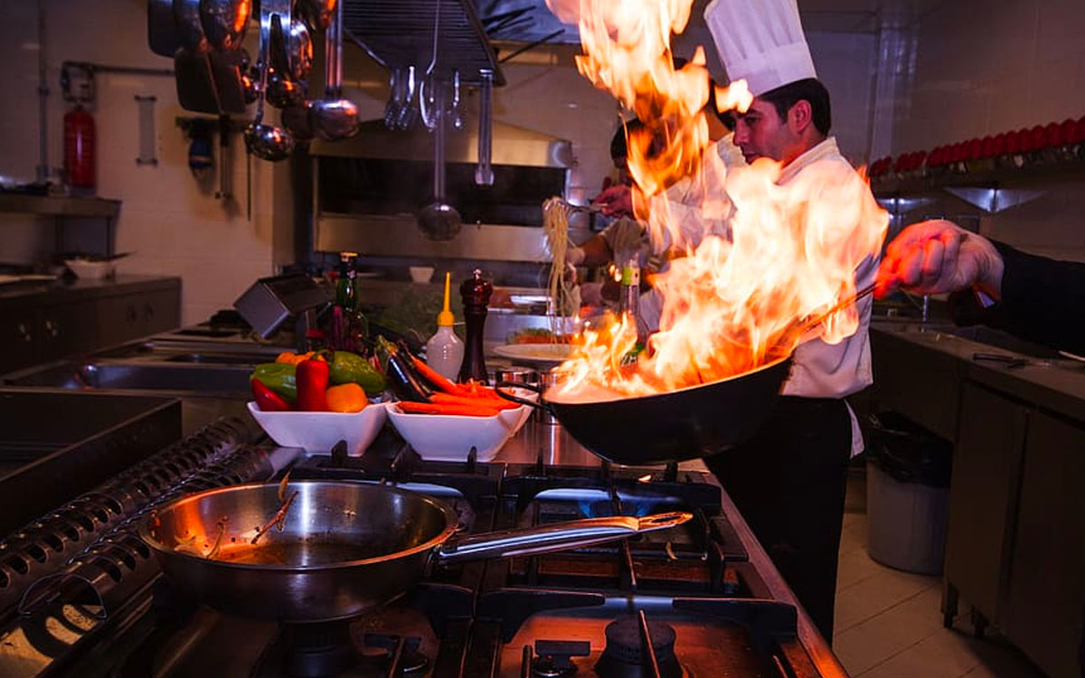 ¿Te gusta cocinar? Canadá busca a mexicanos y ofrece sueldo de 34 mil ¿Te gusta cocinar? Canadá busca a mexicanos y ofrece sueldo de 34 mil