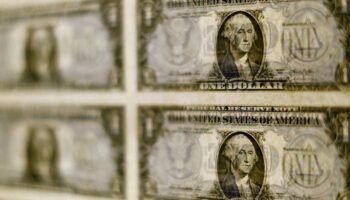 Dólar se debilita y peso mexicano recupera fuerza