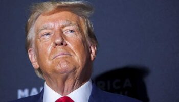 Detractores de Trump acusan un ‘patrón criminal’; seguidores lo llaman ‘caza de brujas’