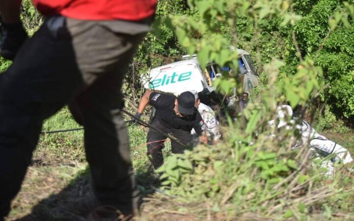Confirman 18 muertos y 23 heridos por volcadura de camión en Nayarit