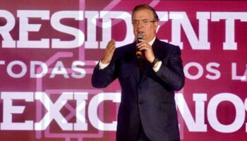 Ebrard llama en audio a 'impedir' acarreos a favor de Sheimbaum