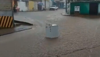 Video | Ahora captan a lavadora arrastrada por lluvia en Veracruz