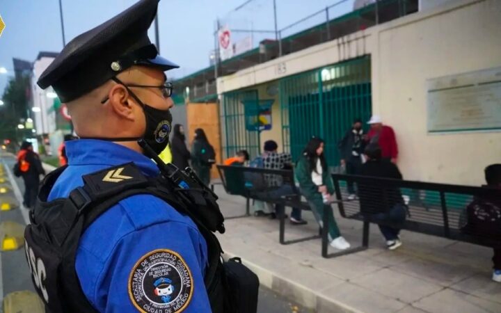Operativo 'Regreso a clases' CDMX: Más de 6 mil policías vigilarán y helicópteros sobrevolarán escuelas Operativo 'Regreso a clases' CDMX: Más de 6 mil policías vigilarán y helicópteros sobrevolarán escuelas