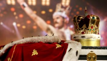 Subastarán piano, corona y partituras de Freddie Mercury; ¿Cuánto costarán?