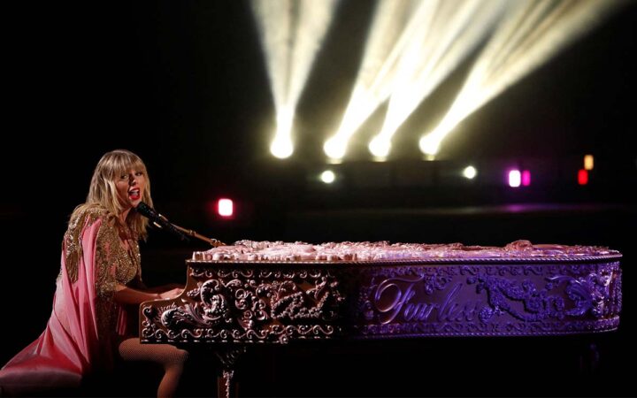 Taylor Swift reparte 55 mdd a los trabajadores de su gira en EU Taylor Swift reparte 55 mdd a los trabajadores de su gira en EU