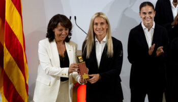 Otorgan Medalla de Honor a las jugadoras del FC Barcelona | Video