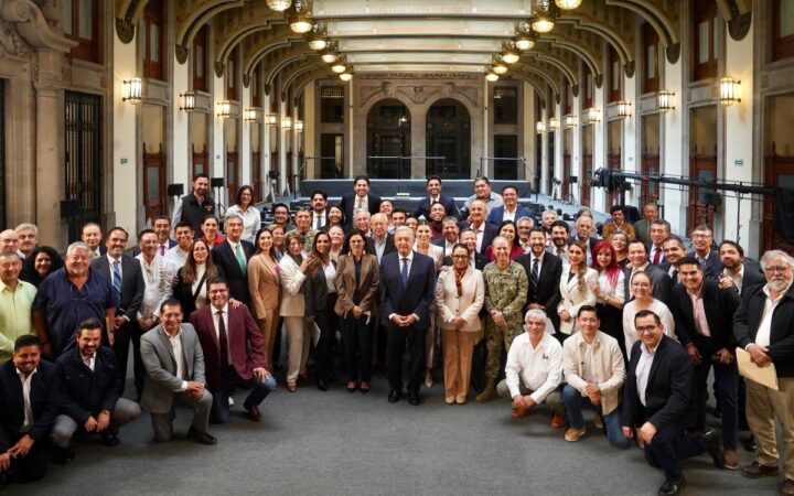 AMLO y gobernadores acuerdan crear Padrón Nacional de Desaparecidos