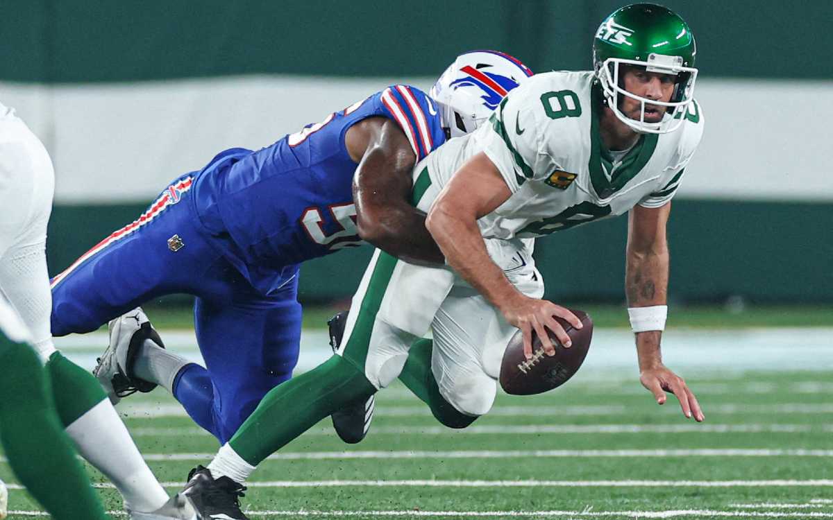 Aaron Rodgers se lesiona en la primera serie ofensiva con su nuevo