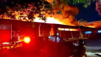 Video | Se incendia almacén del IMSS en Azcapotzalco
