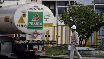 México ha enviado 200 mdd en petróleo a Cuba este año, según expertos