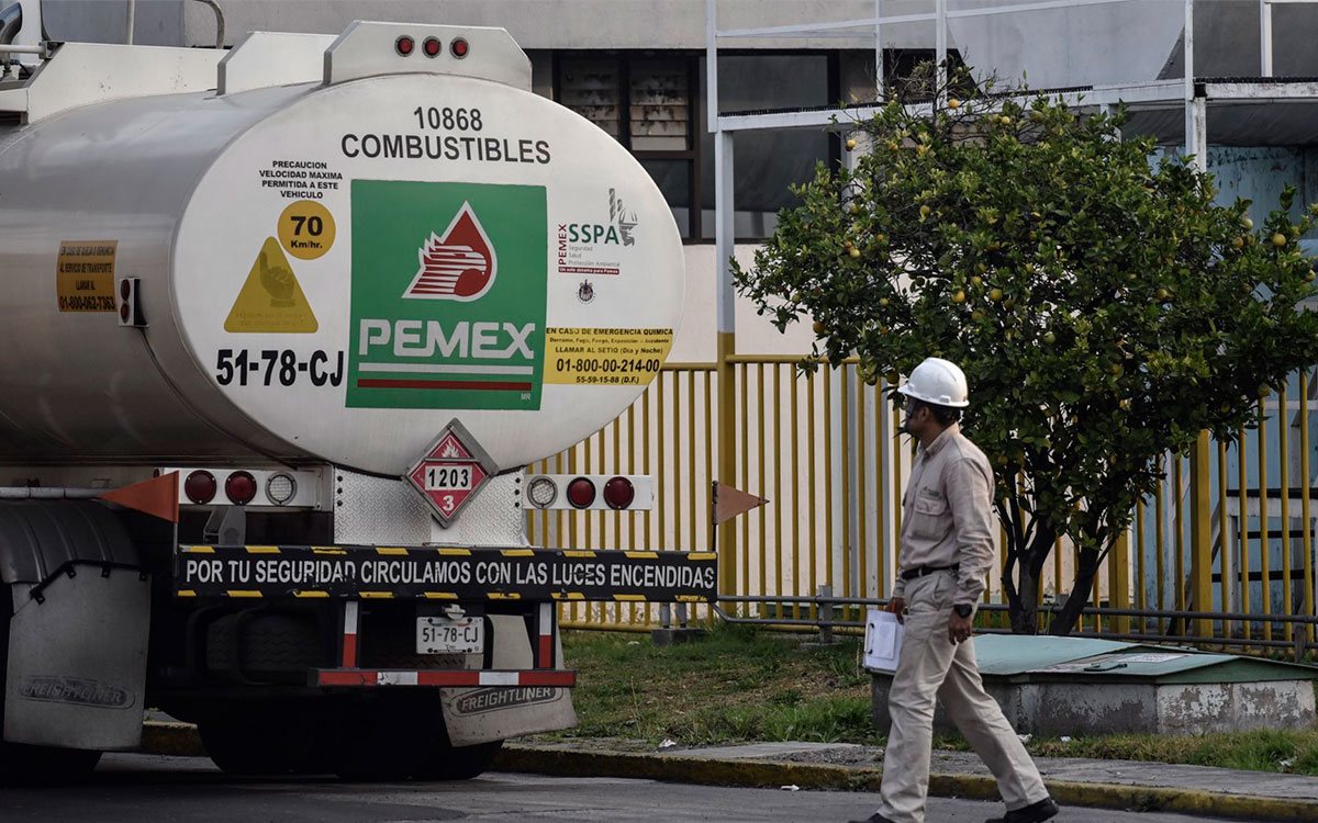 México ha enviado 200 mdd en petróleo a Cuba este año, según expertos