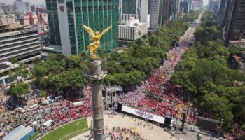 Cuestionan asistencia masiva al Ángel para evento opositor