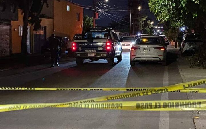 Asesinan a dos policías municipales que custodiaban domicilio asegurado por la FGR en Querétaro Asesinan a dos policías municipales que custodiaban domicilio asegurado por la FGR en Querétaro
