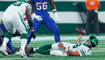 La Asociación de Jugadores de la NFL pide césped natural