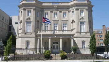 Atacan con cócteles molotov embajada de Cuba en Washington; México expresa condena