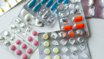 'El Gobierno no debe de almacenar medicinas, es absurdo': Tello | Entérate