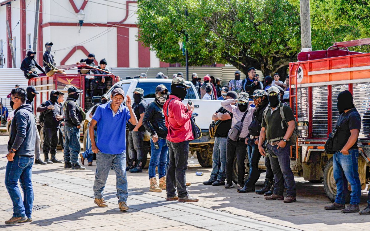 Se necesita una alternativa dentro de la ley para los grupos de autodefensas: Báez | Entérate Se necesita una alternativa dentro de la ley para los grupos de autodefensas: Báez | Entérate