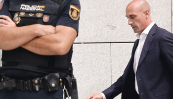 Rubiales niega que él u otros responsables de la RFEF coaccionaran a Jenni Hermoso