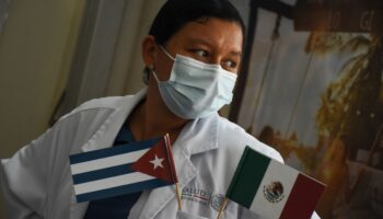México continuará su convenio para recibir a médicos cubanos: Sheinbaum