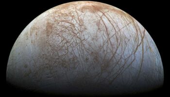¿Cuál es la importancia del descubrimiento de dióxido de carbono en una de las lunas de Júpiter?