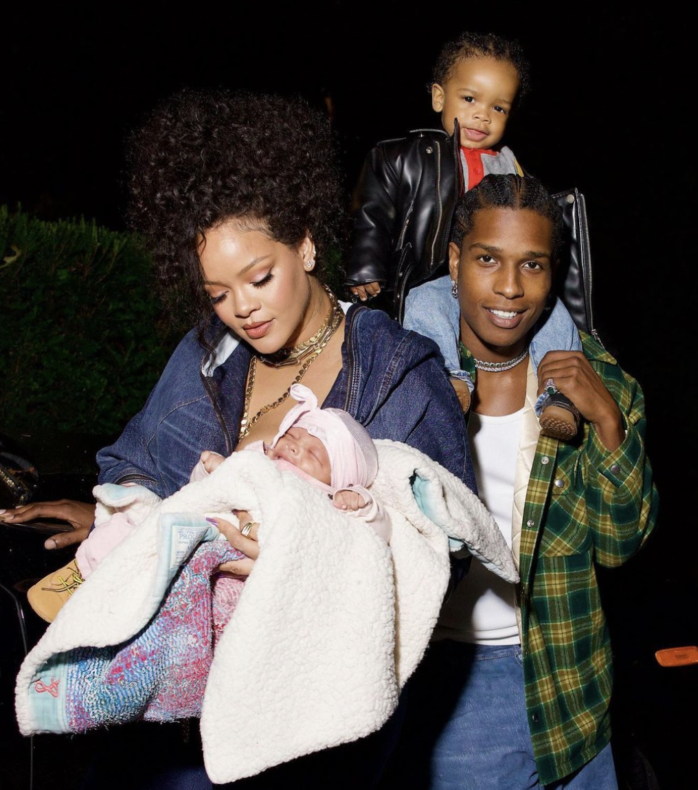 Rihanna da a luz a su segundo bebé que es