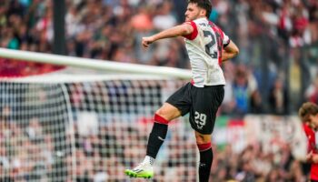Video | Santi Giménez sigue imparable en la Eredivisie; alcanza los 10 goles