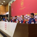 Los jugadores Marco Asensio, Rodri Hernández, Cesar Azpilicueta y Álvaro Morata leyendo el comunicado al nombre de la Selección de España