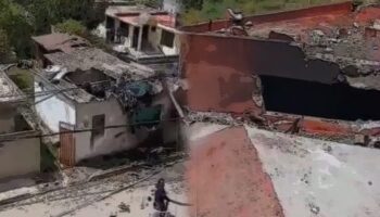 Video | Avioneta se estrella contra casa en Puebla; hay 3 muertos