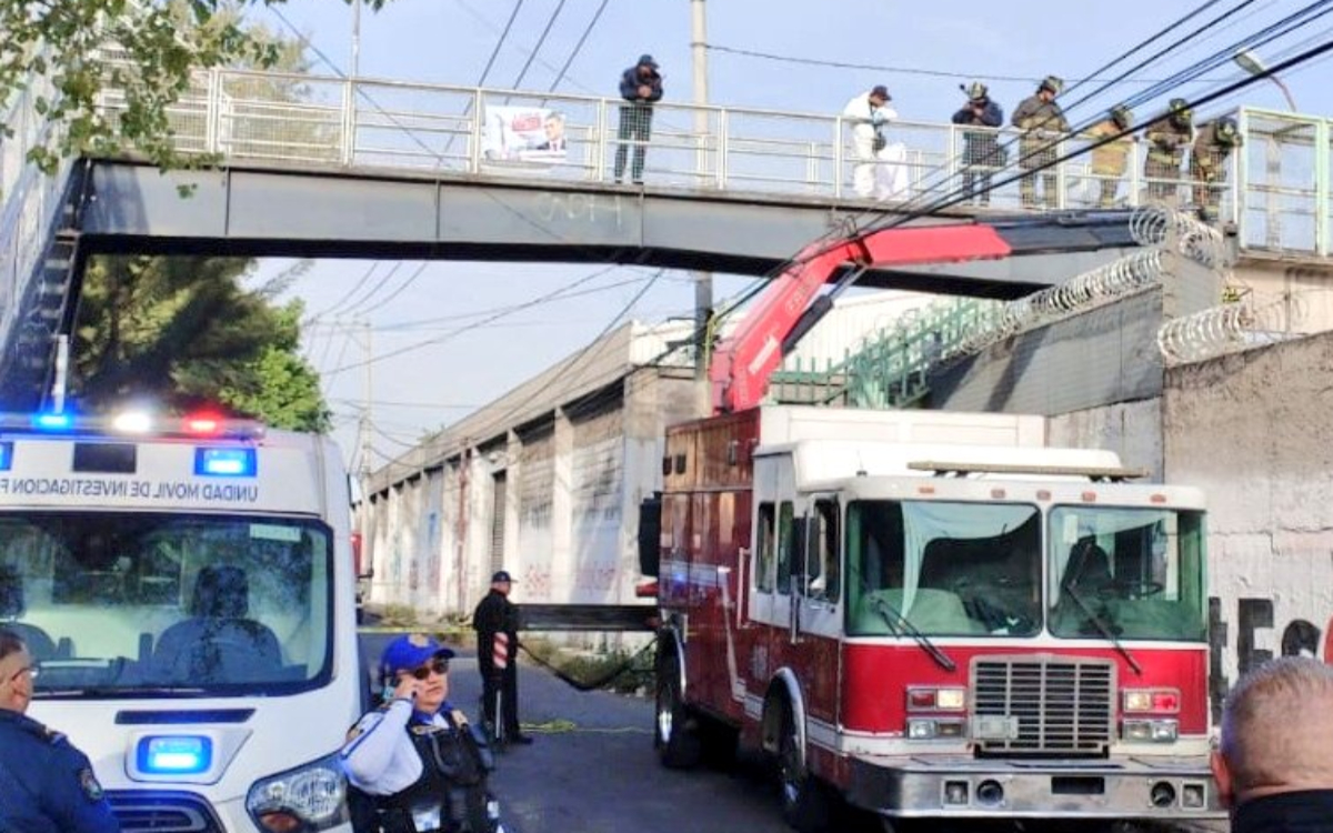 Hallan cuerpo colgado en puente de Metro Pantitlán