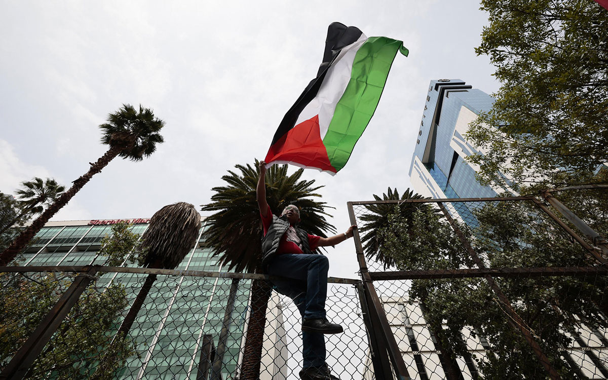 Protestan a favor de Palestina frente a embajada de EU en CDMX