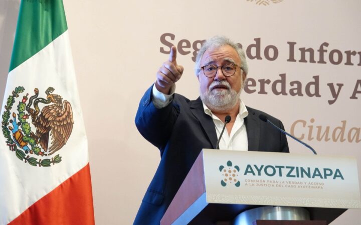 Encinas publica carta de renuncia: 'Enfrentamos herencia más dolorosa' Encinas publica carta de renuncia: 'Enfrentamos herencia más dolorosa'