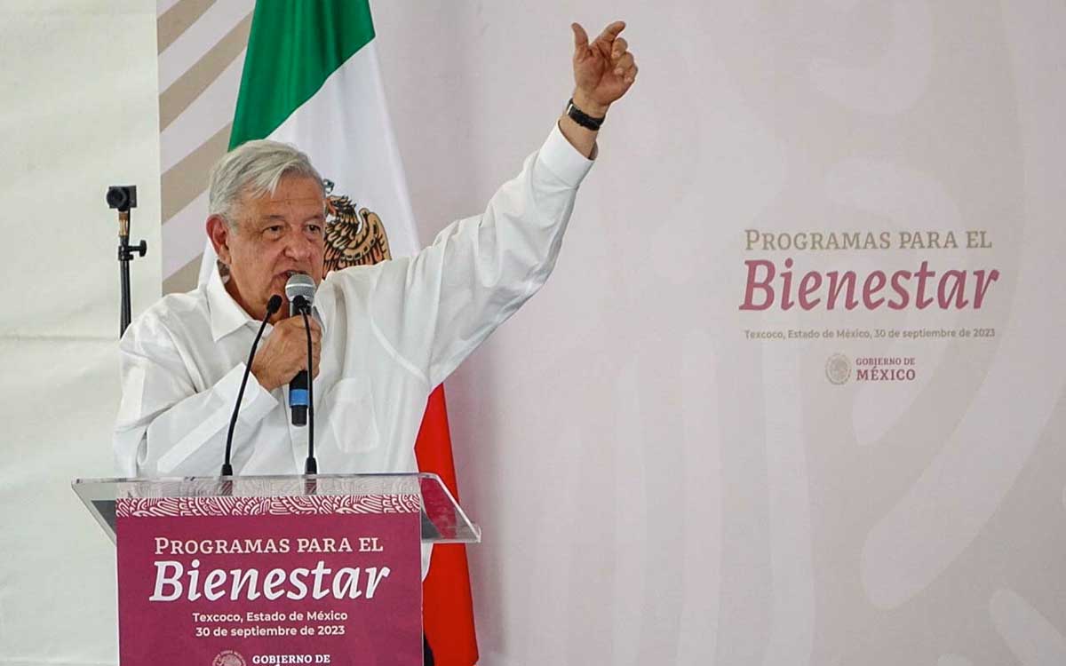 ‘Entregué el bastón de mando, me falta nada más entregar en un año la banda presidencial’: AMLO