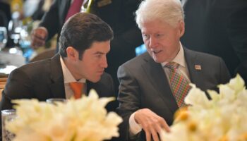 Bill Clinton aconseja a Samuel García: 'Adelante, no importa la edad'