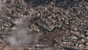 Bloqueo de Israel a Gaza dificulta verificar quién es responsable del bombardeo a hospital: AI | Entérate